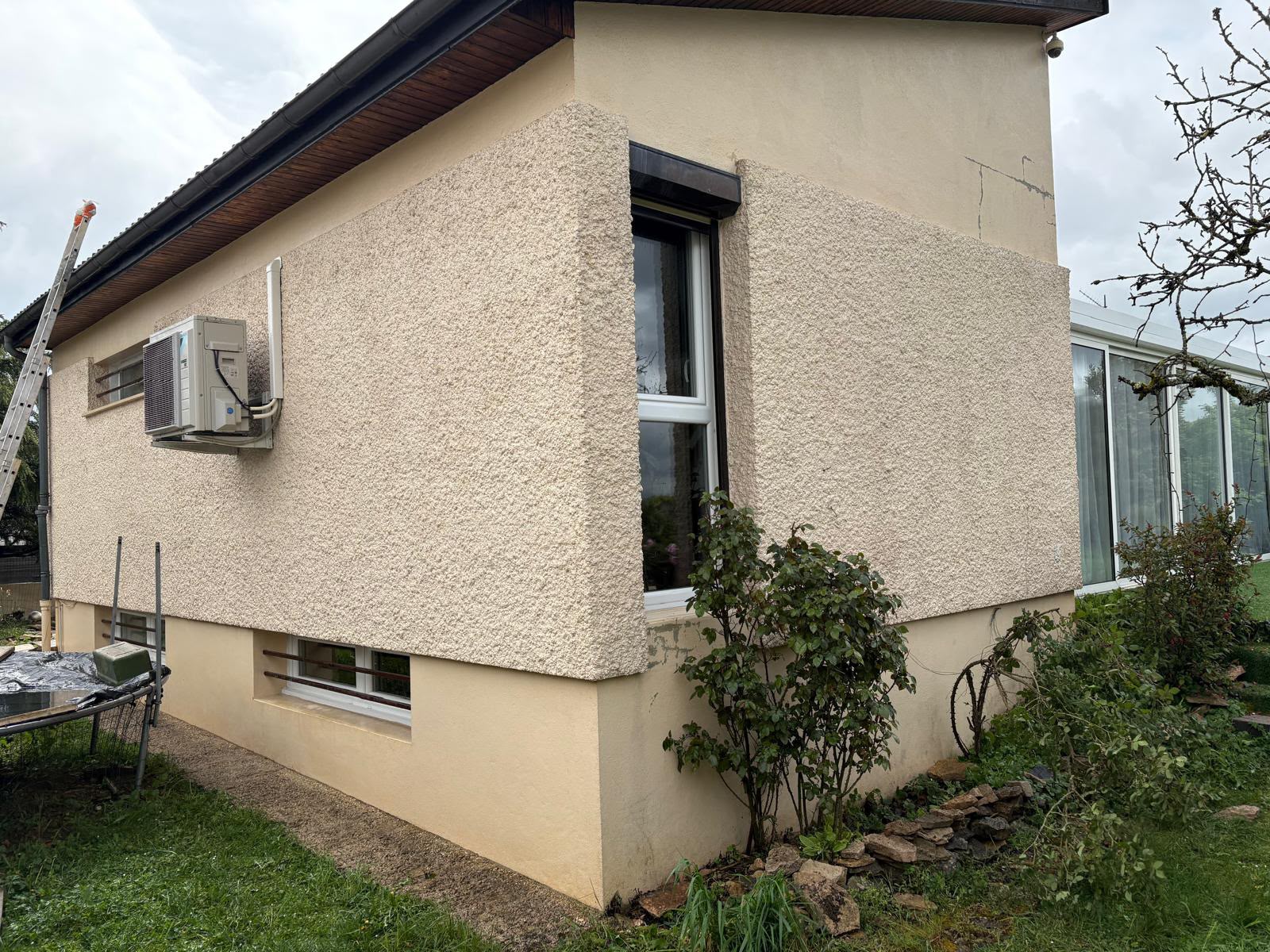 Ravalement de facade binges 21270 avant
